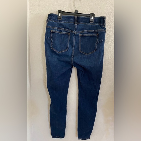 Torrid Bombshell Skinny Premium Stretch High-Rise Destructed Jeans,Size 14R - Picture 2 of 6